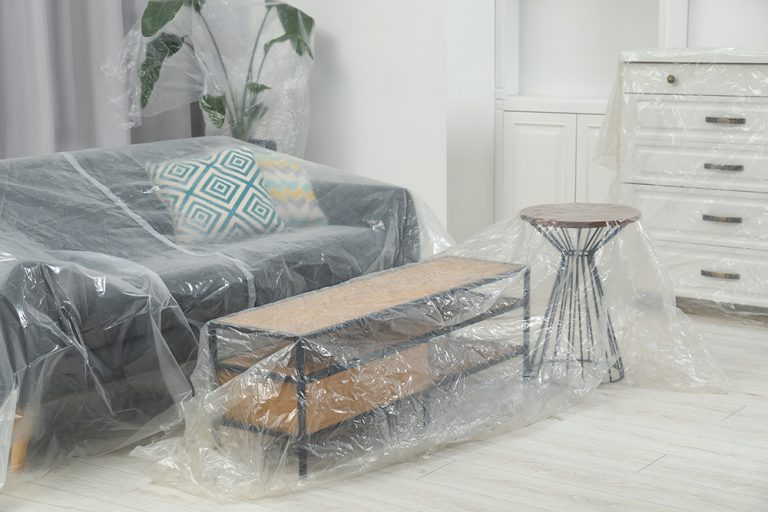 Film protector plástico para muebles y pisos en obra